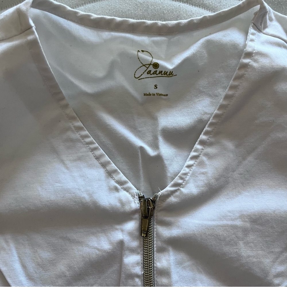 Women’s Jaanuu white scrub top size s